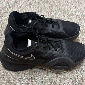 Nike Black and White Running Sneakers